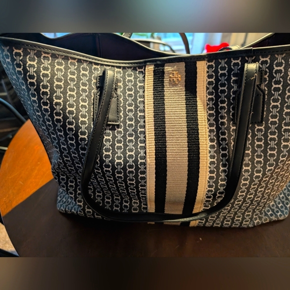 Tote style purse - Picture 1 of 5